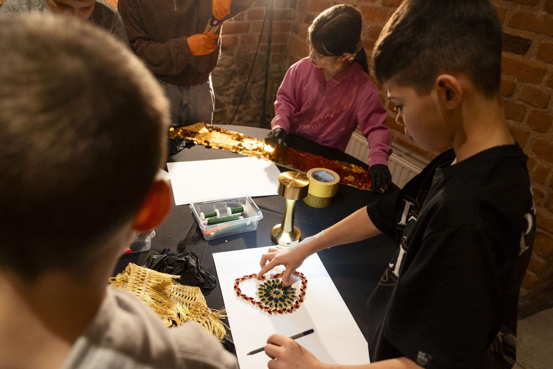 &#34;Moda z przeszłości, odpowiedzialność za przyszłość!&#34;.