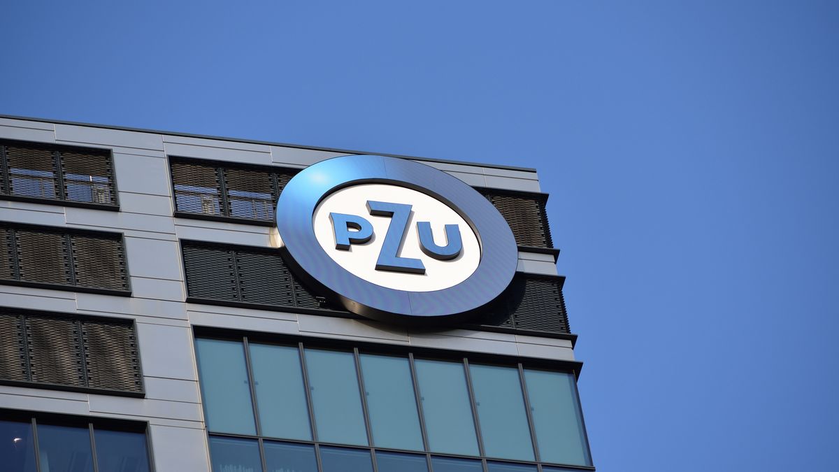pzu, insurance, building, facade, poland, company, logo, signage, office, outdoor, sign, symbol, emblem, warsaw