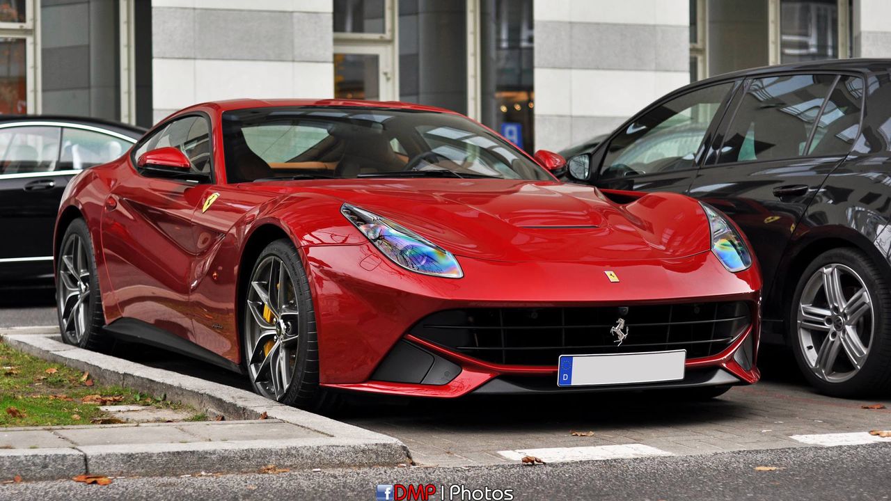 Ferrari F12berlinetta ulicznie
