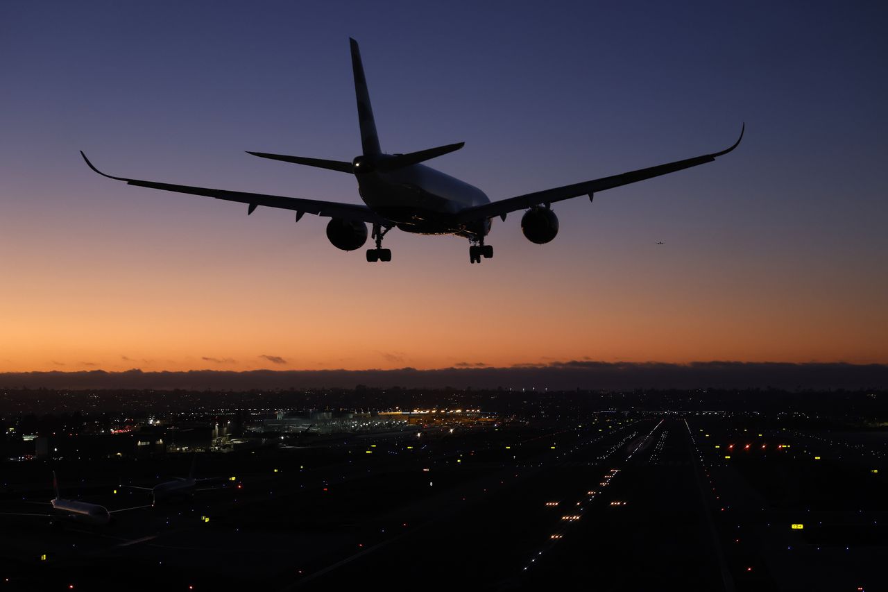 Tragiczny lot. Zwłoki zawinięto w koc na 13 godzin