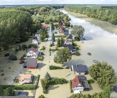 Z przerażeniem patrzą na Dunaj. Rośnie poziom wody