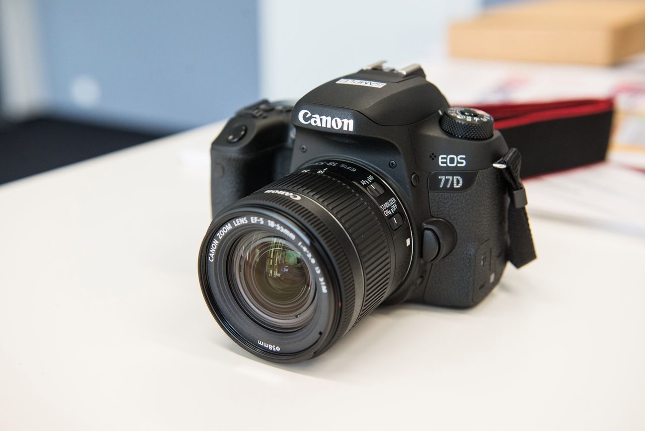 Canon EOS 77D