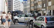 Warszawa: Nielegalne parkowanie przy ul. Koszykowej