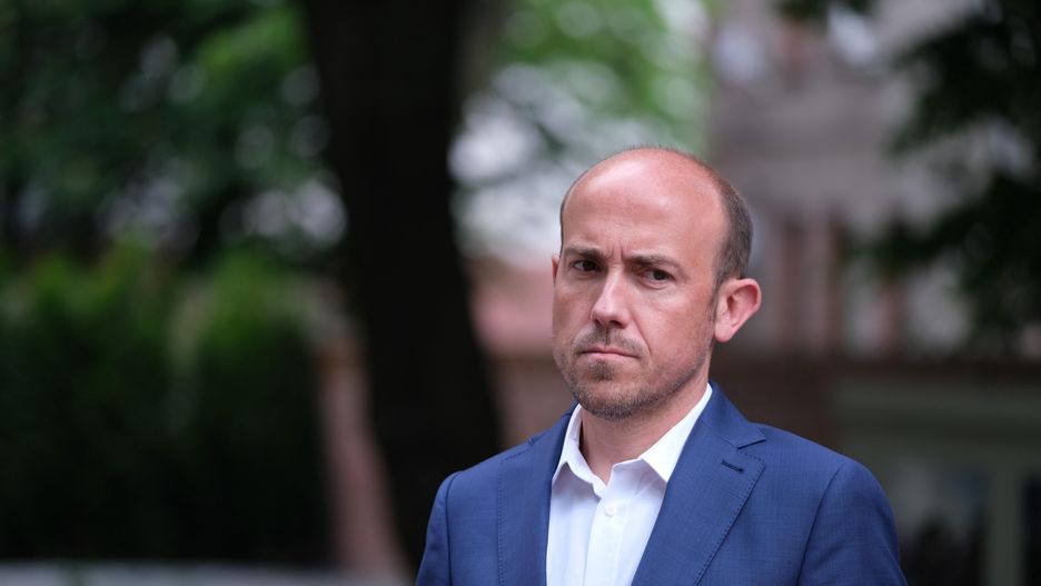 Borys Budka zaatakowany na konferencji prasowej. "Oczekuję reakcji Jarosława Kaczyńskiego" 