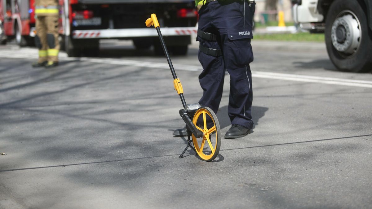 Archiwum Polska Press 2025
14.04.2025 KRAKOW WYPADEK POLICJA STRAZ POGOTOWIE LOTNICZE POGOTOWIE RATUNKOWE LPR AUTOBUS MPK SAMOCHOD TAXI AL ROZ UL EDWARDA RYDZA SMIGLEGO USZKODZENIA DRZEWO LATARNIA SKRZYZOWANIE
 
 FOT. SZYMON KORTA /  POLSKA PRESS
SZYMON KORTA / POLSKA PRESS