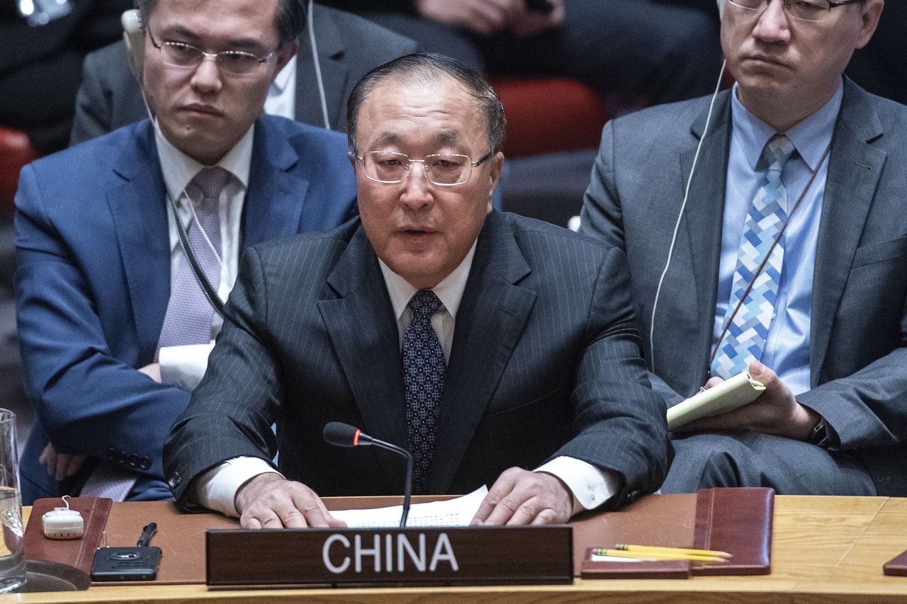 Permanent Representative of China to the United Nations Ambassador Zhang Jun speaks to delegates during a United Nations Security Council vote on a US-proposed draft resolution, which calls for a temporary ceasefire in Gaza, at United Nations headquarters in New York, New York, USA, 20 February 2024. Thousands of Israelis and Palestinians have died since the militant group Hamas launched an attack on Israel from the Gaza Strip on 07 October 2023, leading to Israeli strikes on the Palestinian enclave. EPA/EDUARDO MUNOZ Dostawca: PAP/EPA.