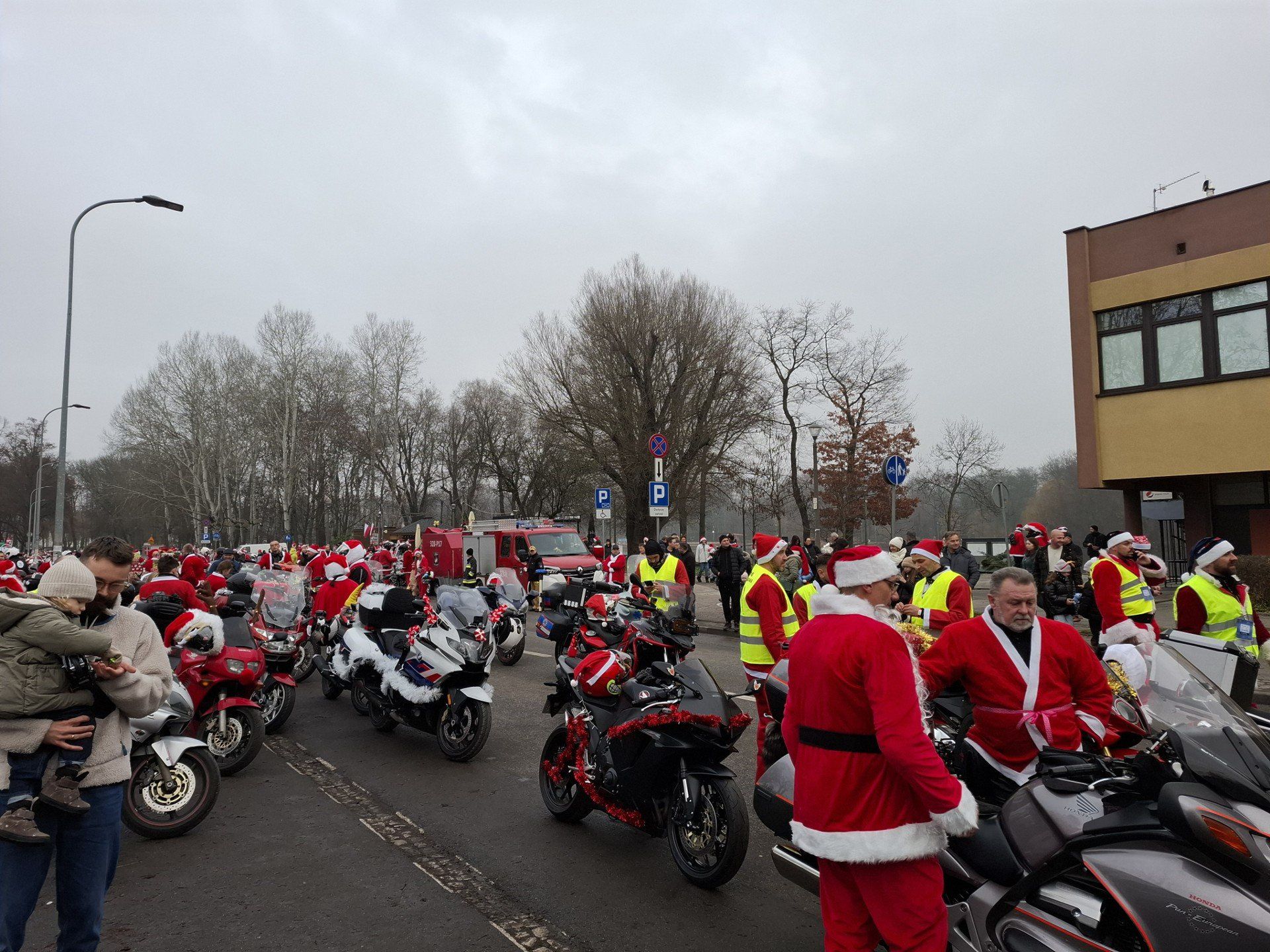 MotoMikołaje opanowali Kraków! To piękna akcja