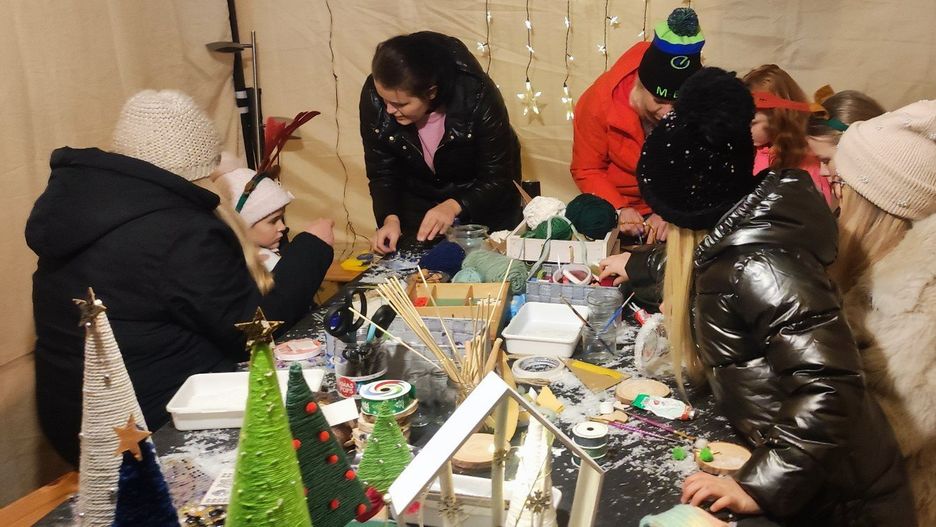 Jarmark świąteczny na rynku w Lesznie 2025