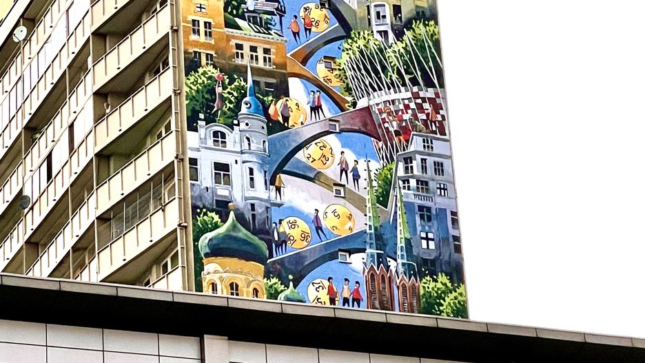 Warszawa. Imponujący mural na Pradze, zachęcający do sprawdzenia swojego szczęścia z Totalizatorem Sportowym, przyniósł uśmiech losu komuś, kto swoją zdrapkę kupił na praskiej ulicy Skoczylasa