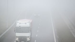 Woj. śląskie: Gęsta mgła. Ostrzeżenie policji dla kierowców: zdejmijcie nogę z gazu