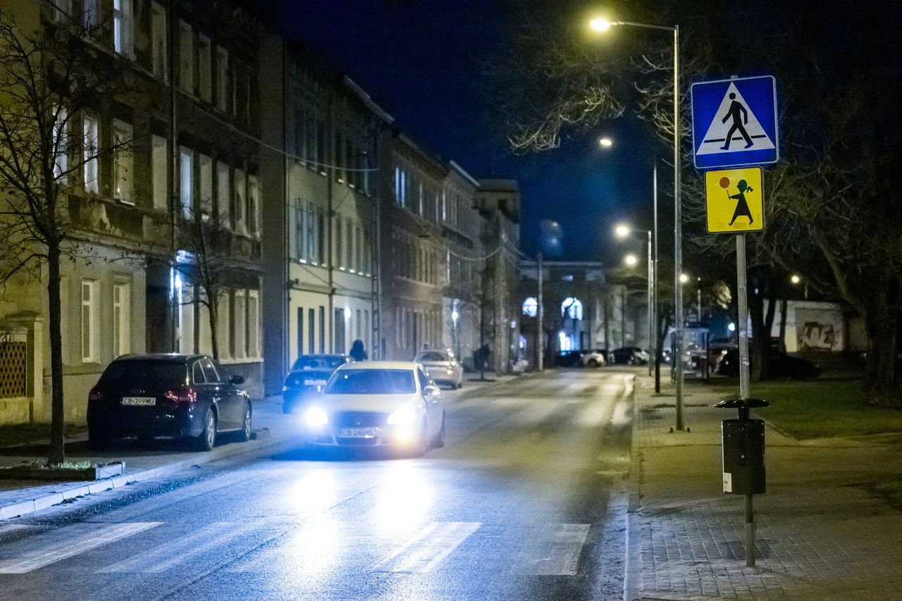 Wrocławskie ciemności. Na tych ulicach i przejściach dla pieszych wkrótce ma pojawić się oświetlenie