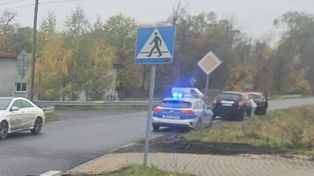 Wypadek w Płońsku. 66-letni kierowca Chevroleta potrącił pieszą na pasach
