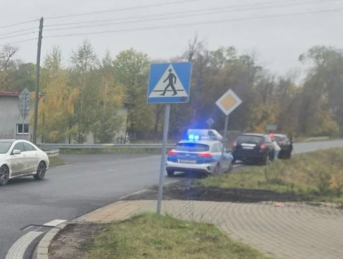 Wypadek w Płońsku. 66-letni kierowca Chevroleta potrącił pieszą na pasach