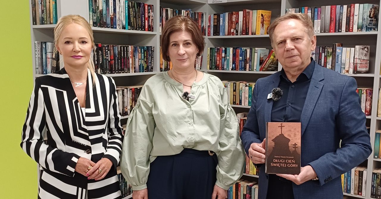 Andrzej Nowak-Arczewski w bibliotece w Starachowicach. Spotkanie z laureatem Świętokrzyskiej Nagrody Literackiej