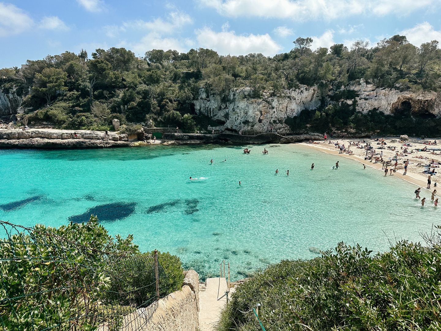 Przepięknie położona Cala Llombards