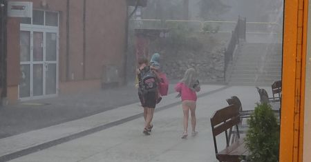 Oberwanie chmury nad morzem.  "Ściana wody spadła w ciągu kilkunastu sekund"