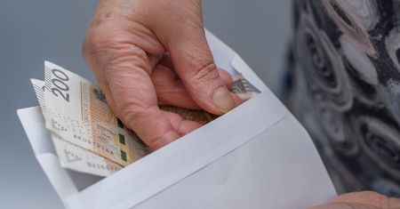 Pokazali emeryturę lekarza i 60-latki. Różnica? Nie uwierzysz
