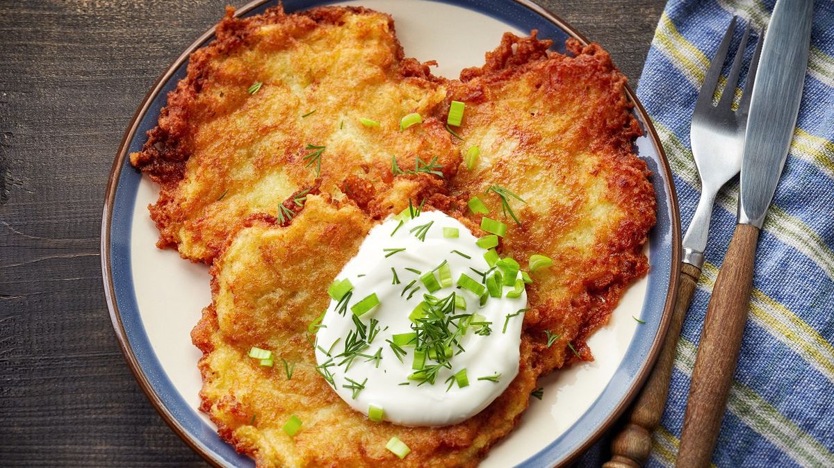 Szybki przepis na placki ziemniaczane.