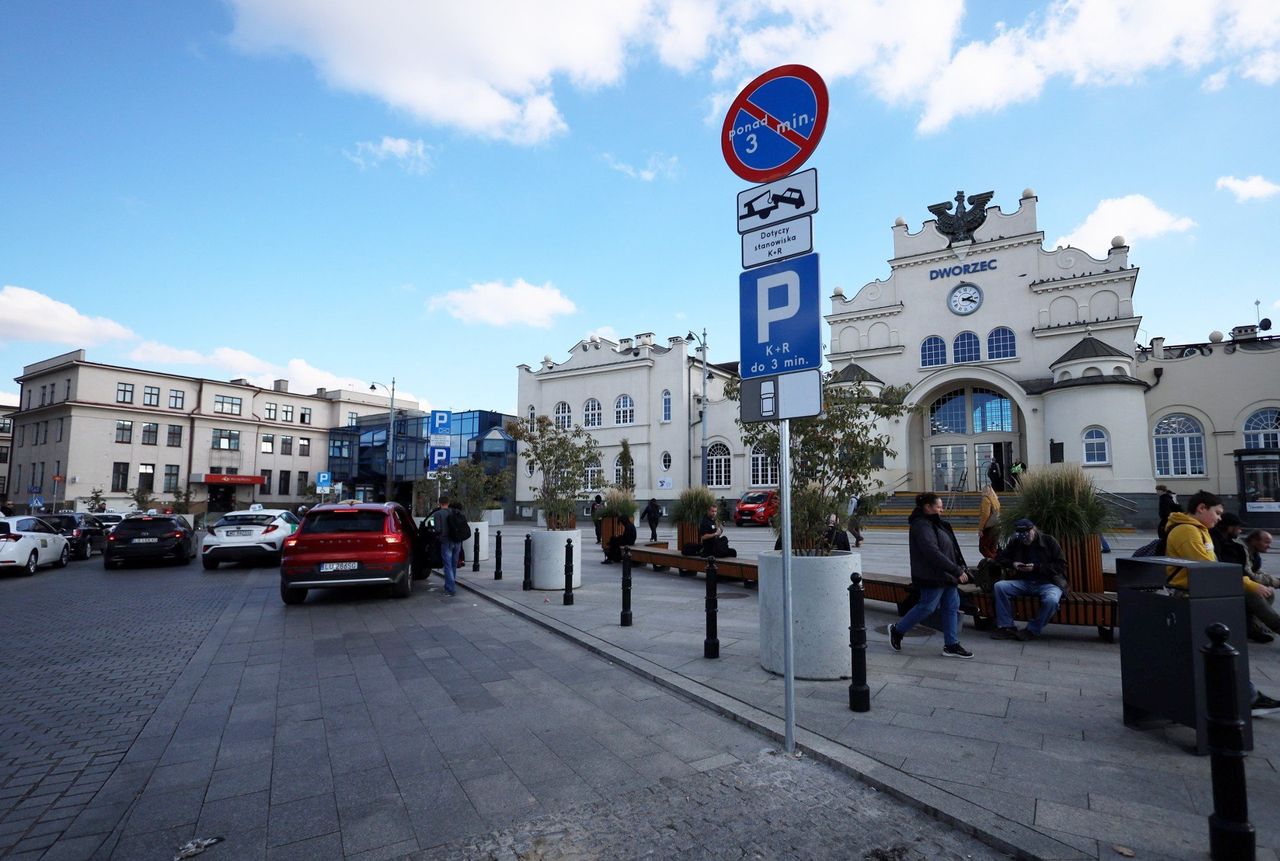 Lublin: Porządkują ruch przed dworcem PKP. Czy to rozładuje korki?