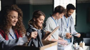 Olsztyn: Realna pomoc zamiast kwiatów. Akcja na Dzień Kobiet