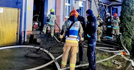 Policjanci zatrzymali podpalaczy kamienicy z Szamocina