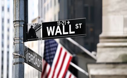 Wall Street wymusza korektę