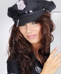 Funkcjonariuszka z pejczem biegała po ośrodku