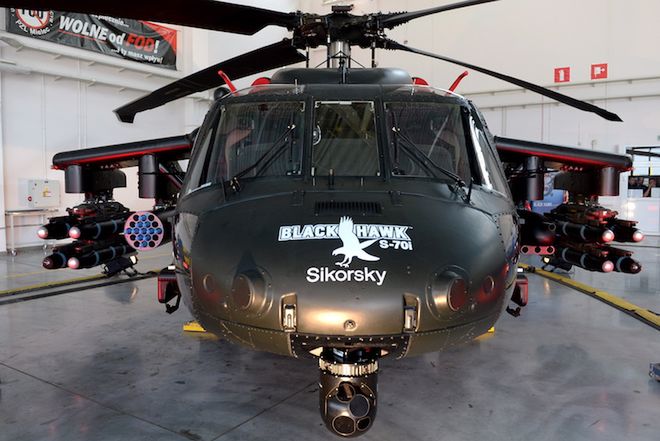 Pokaz uzbrojonego Black Hawk S-70i z fabryki PZL Mielec