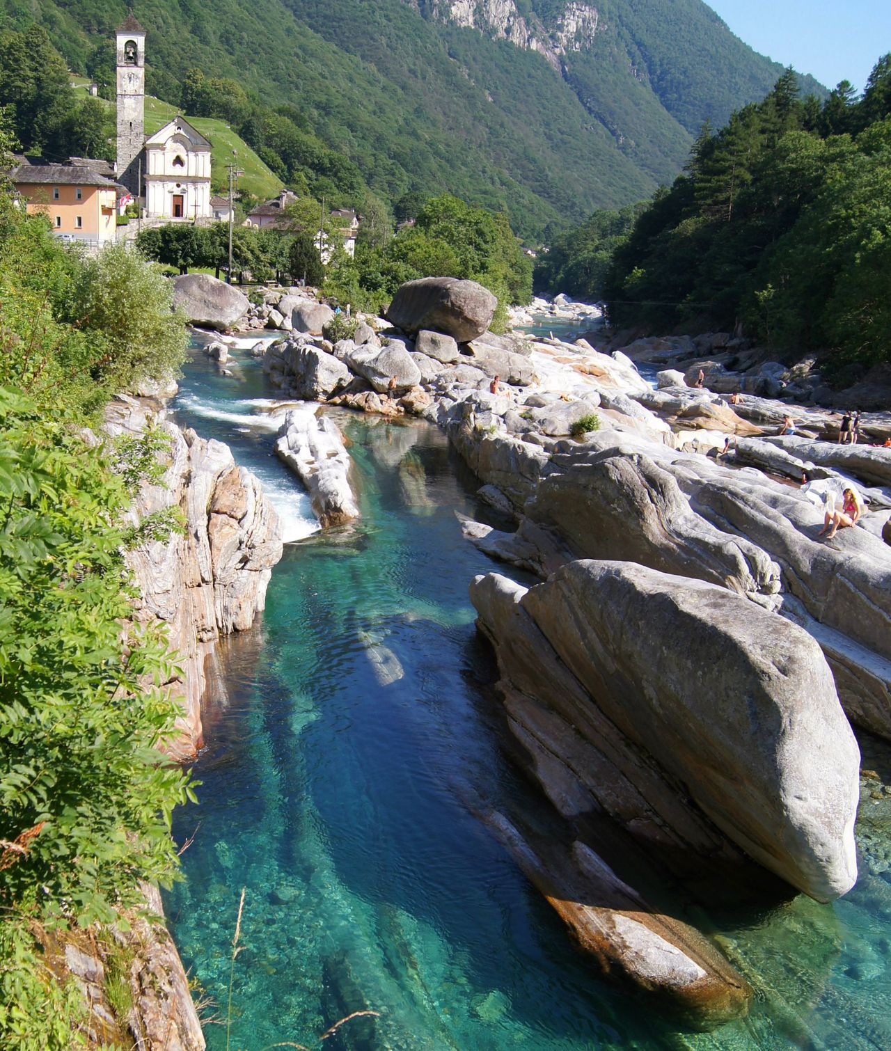 Szwajcaria - niesamowita rzeka Verzasca