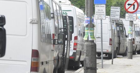 Kierowca busa pomylił bagaże. Pasażer walczy o zwrot odszkodowania