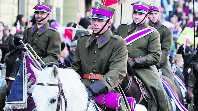 Szwadron Kawalerii Wojska Polskiego podczas defilady z okazji Święta Niepodległości