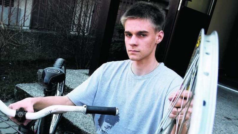 Zepsuty rower i potłuczenia -  to skutek  policyjnej interwencji