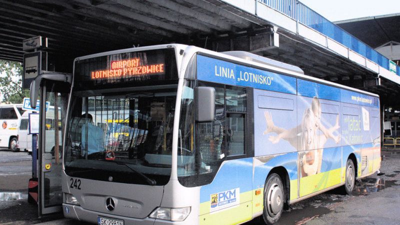 Na razie autobus na lotnisko staje na pl. Szewczyka.