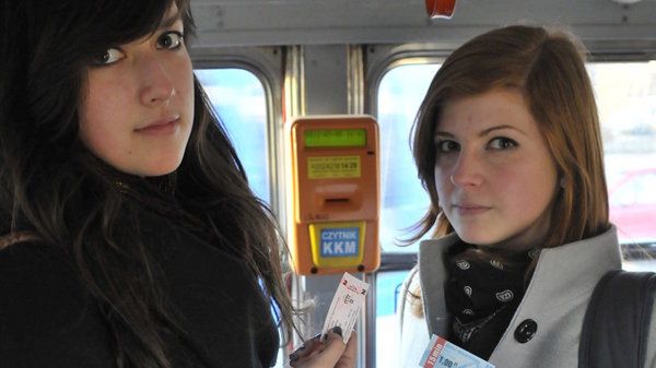 Podwyżka uderzy też w krakowian - mówią Ewelina Rygiel i Marta Słodowska. Nie są turystkami, a kupują bilety jednorazowe