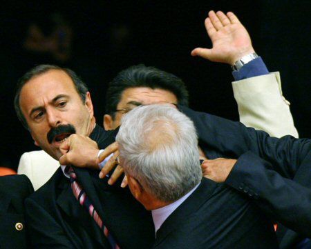 Rękoczyny w tureckim parlamencie