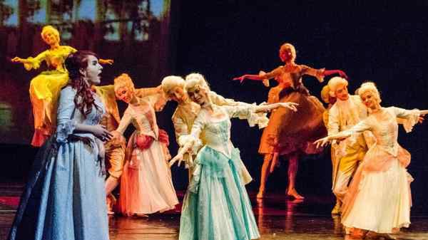 Operetka moja miłość: Na zdjęciu Katarzyna Oleś-Blacha i Chór Opery Krakowskiej.