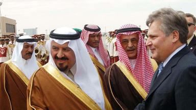 książę Abdullah wita Aleksandra Kwaśniewskiego