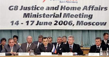 G8: młodzież i Internet w służbie terrorystów