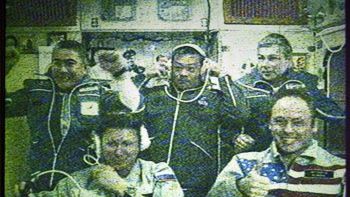 Kadr z nagrania wyświetlonego na telebimie w rosyjskim Centrum Kontroli Lotów Kosmicznych w Korolewie