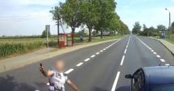 #dziejesiewmoto [409]: polski macho atakuje kierowcę, niecierpliwy taksówkarz i rosyjski Mercedes na bazie UAZ-a