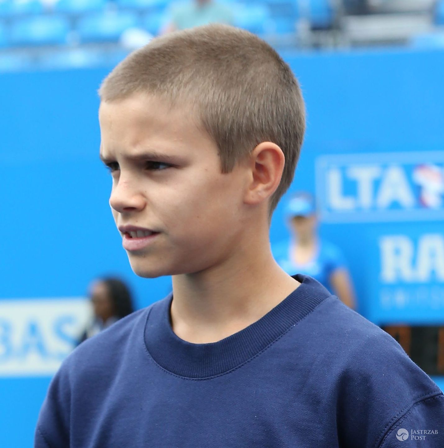 Romeo Beckham ma nową fryzurę: "na rekruta" (fot. ONS)