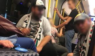Rasistowski incydent w tramwaju. Kibice do obcokrajowca: "Te, ciapaty!"