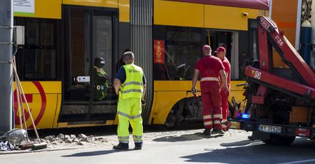 Na rondzie Radosława wykoleił się tramwaj. Spore utrudnienia w Warszawie