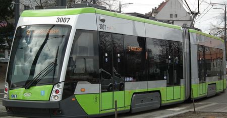 Olsztyn. Dwulatek zostawiony na przystanku. MPK wyjaśnia sprawę