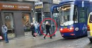 Motorniczą dopadł mały głód. Zatrzymała tramwaj i wyskoczyła na zakupy