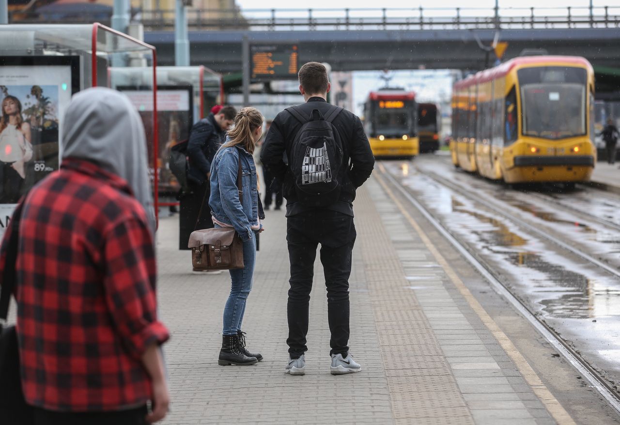 Utrudnienia na pl. Unii Lubelskiej. Tramwaj zderzył się z samochodem