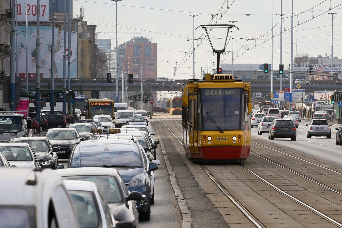 Tramwaj potrącił pieszego. Trafił do szpitala