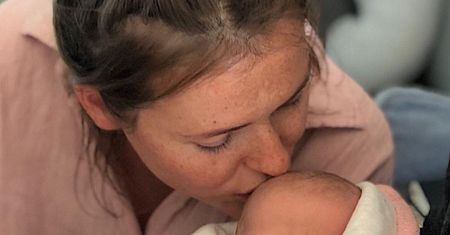 Olga Frycz na basenie z 4-miesięczną córeczką. Rozczulający widok