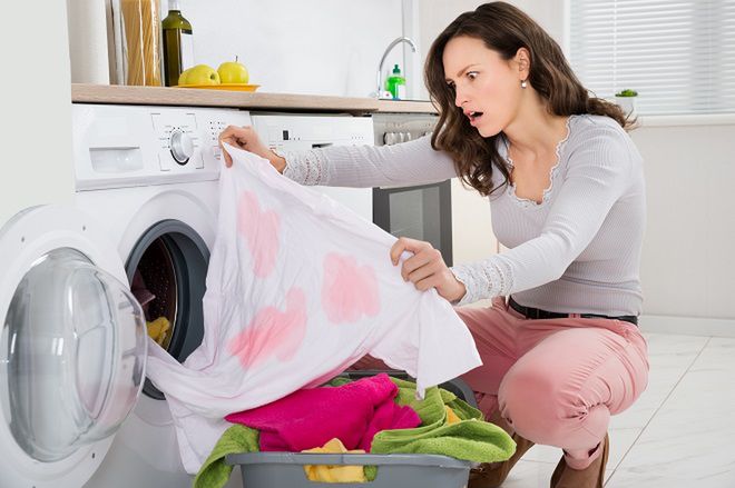 Trudne plamy, "gubiące się" skarpetki to największe problemy przy robieniu prania