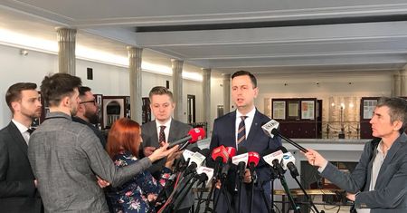 Zarobki nauczycieli. PSL chce im dać tysiąc złotych podwyżki